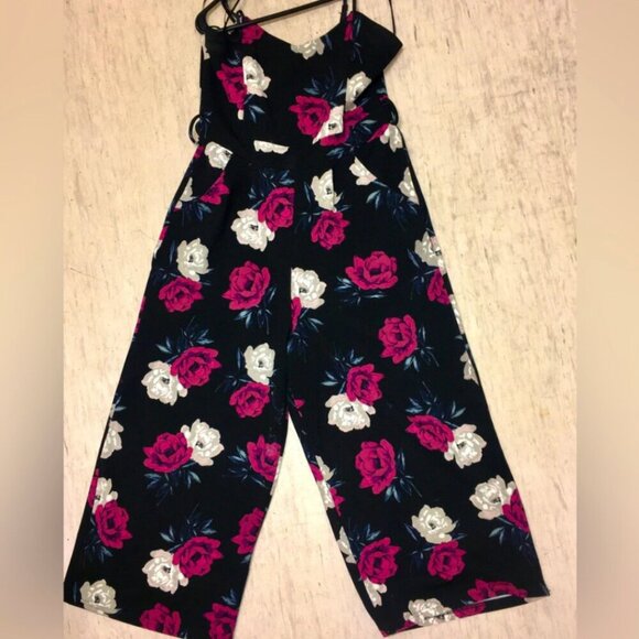 Lightweight flowy & floral romper petite length and low cut bust design. - Picture 1 of 5